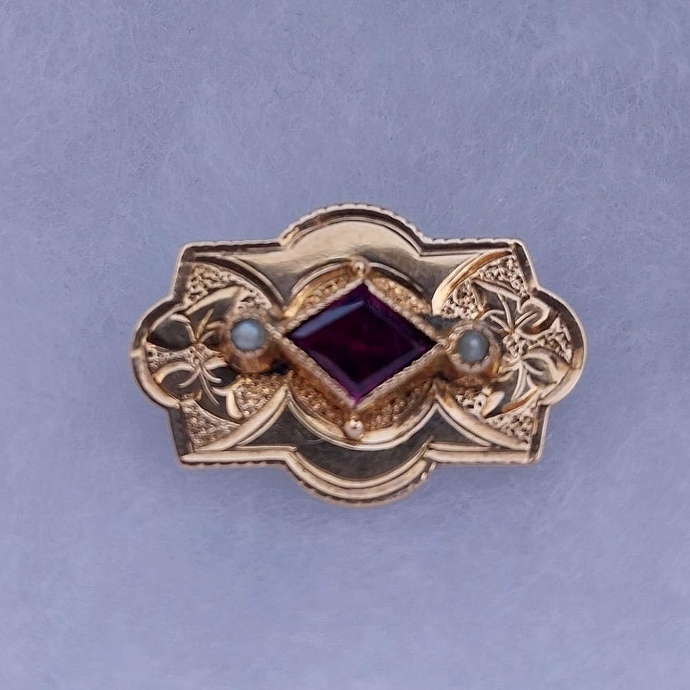 Victorian 11.1kt Solid Gold Sach Brooch